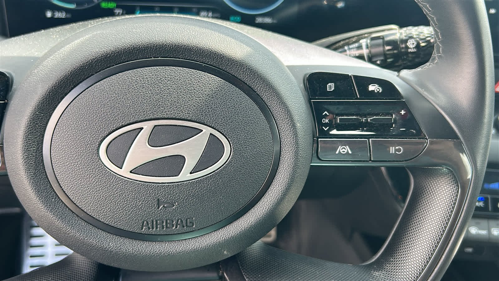 Used 2025 Abyss Black Hyundai SEL Sport image 19