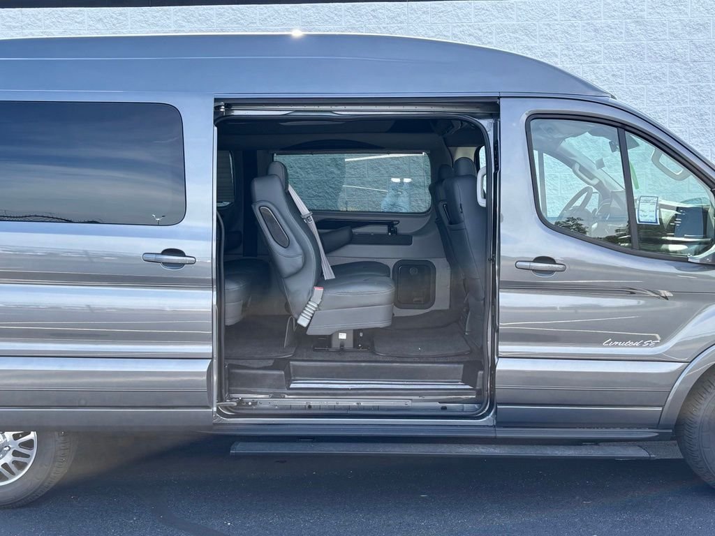 New 2026 Gray Ford Explorer Limited SE image 7