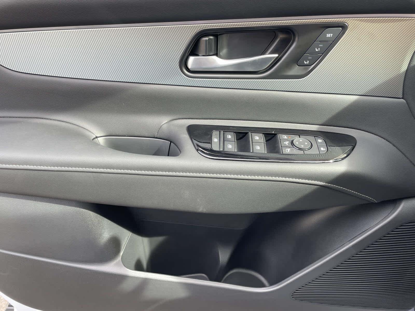 New 2027 Everest White Pearl Tricoat Nissan Platinum image 30