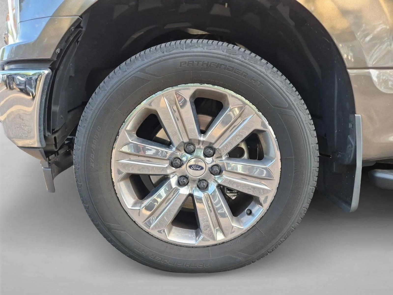 Used 2018 Stone Gray Ford XLT image 14