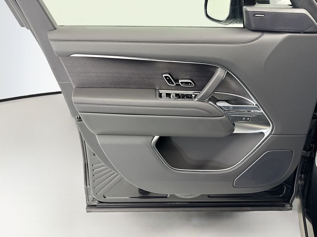 New 2026 Santorini Black LAND ROVER SE image 23