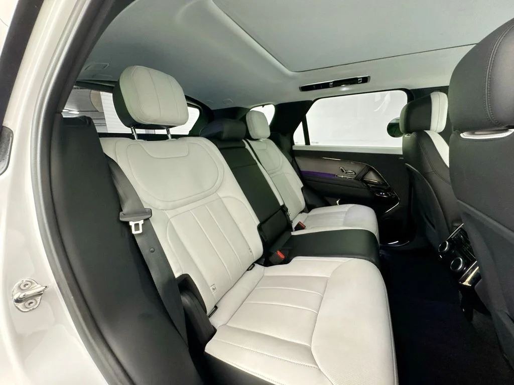 Certified Used 2025 White Land Rover Dynamic SE image 28