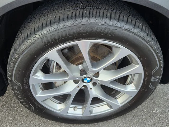 Used 2025 Black Sapphire Metallic BMW xDrive40i image 8