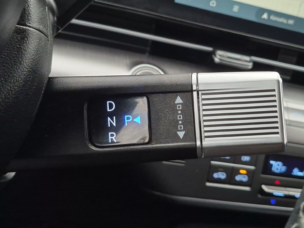 Used 2024 Black Hyundai SEL image 23
