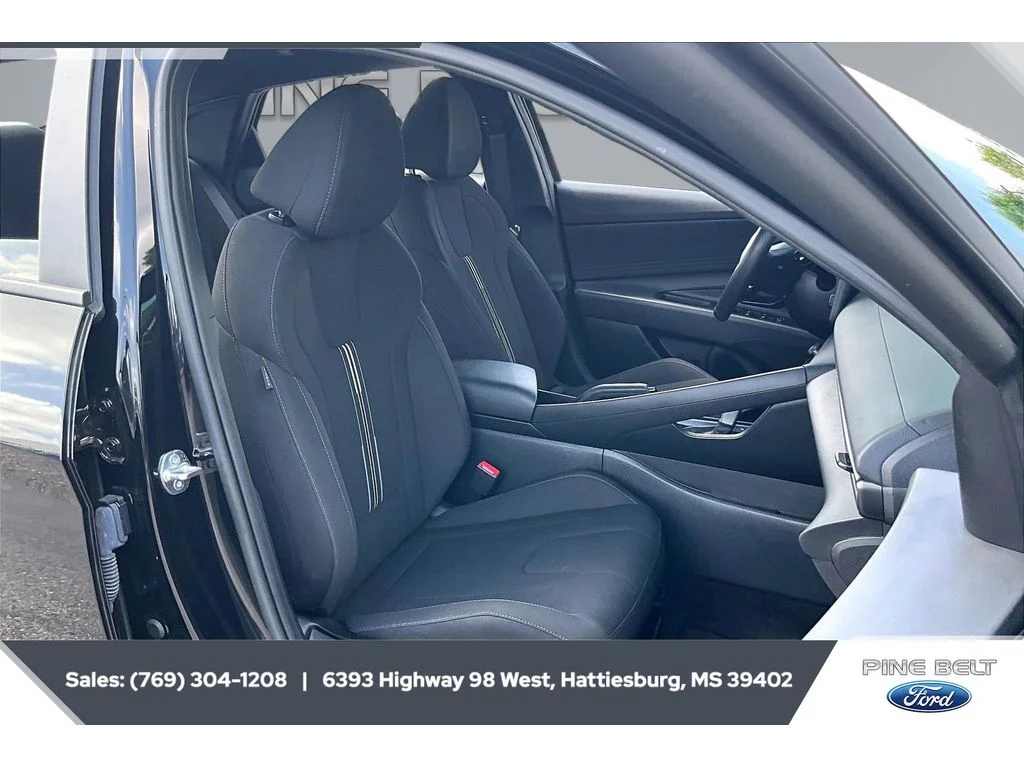 Used 2025 Abyss Black Hyundai SEL Sport image 6