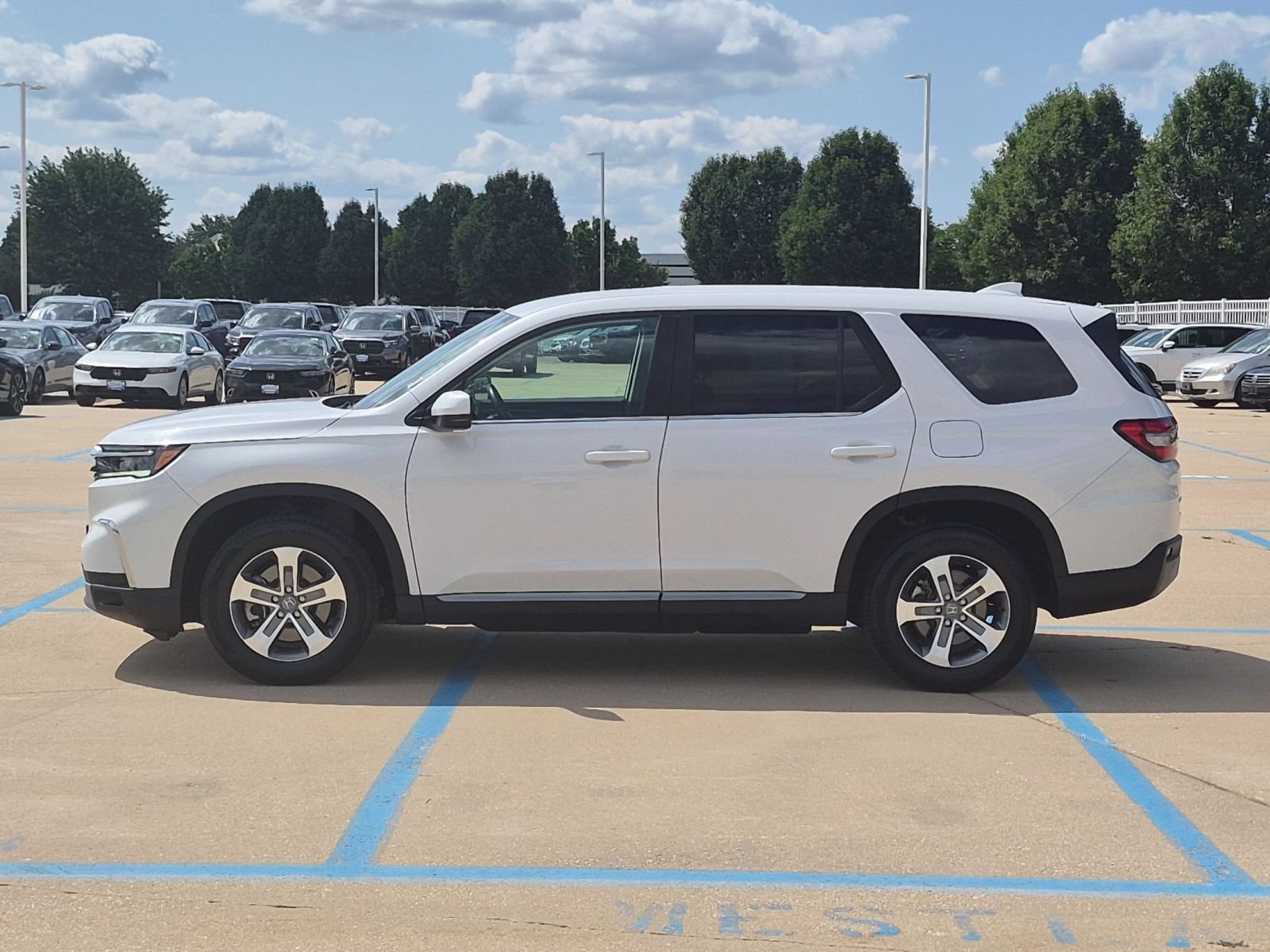 2024 Honda Pilot EX-L - Photo 9