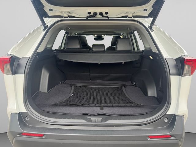 Certified Used 2023 Pearl Toyota XLE Premium image 19