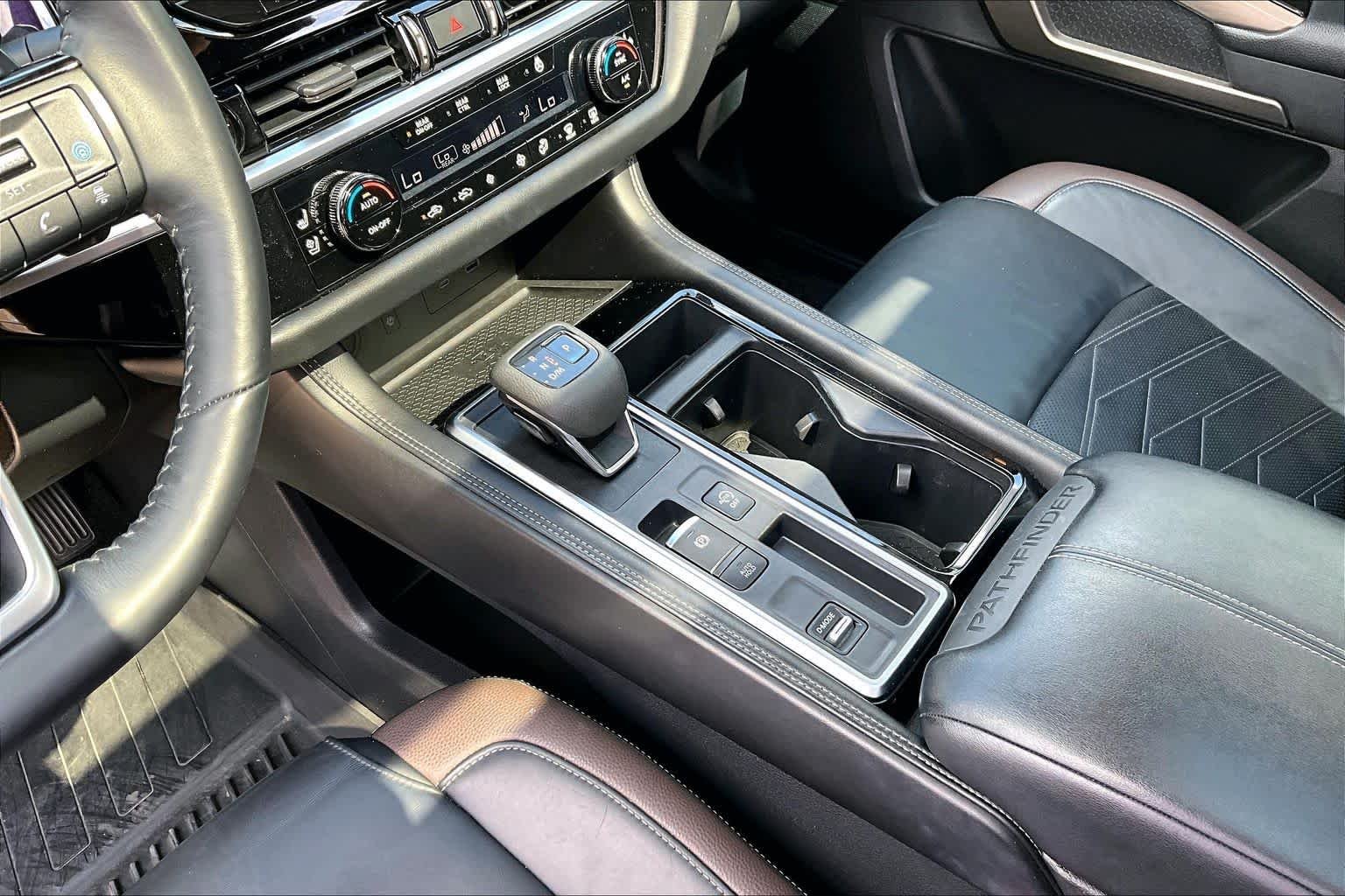 Used 2022 Pearl White Tricoat Nissan Platinum image 15