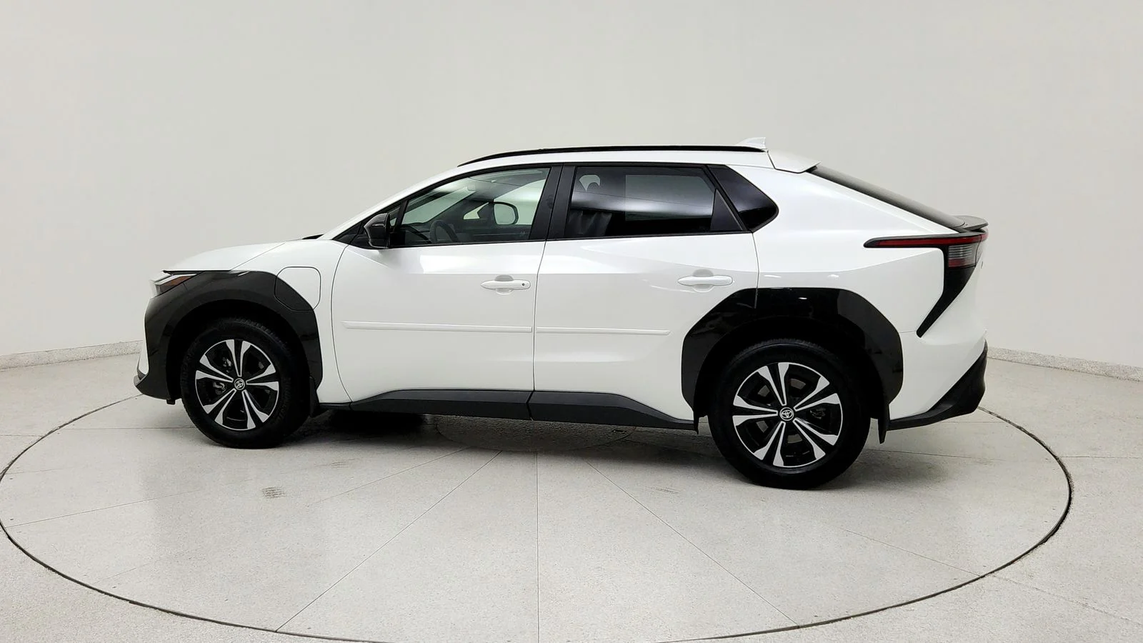 Used 2024 Beige Toyota XLE image 4