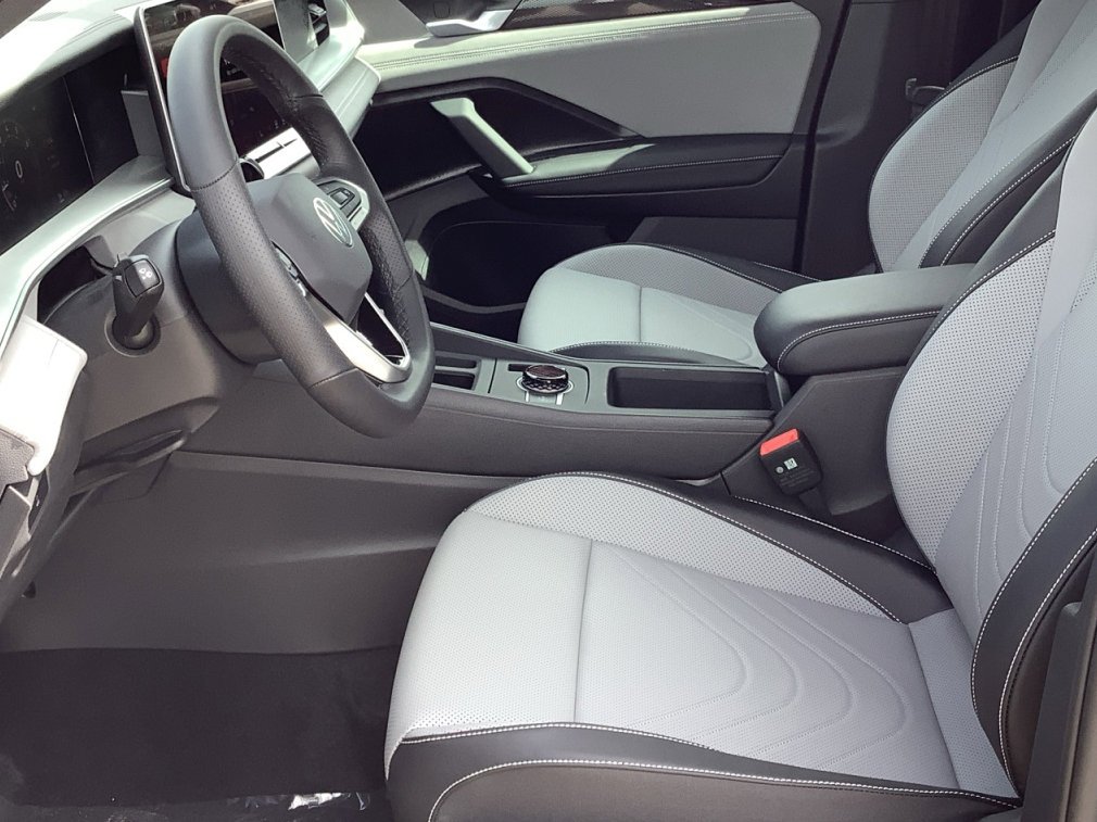 New 2026 AVOCADO GREEN Volkswagen SE R-Line Black image 23