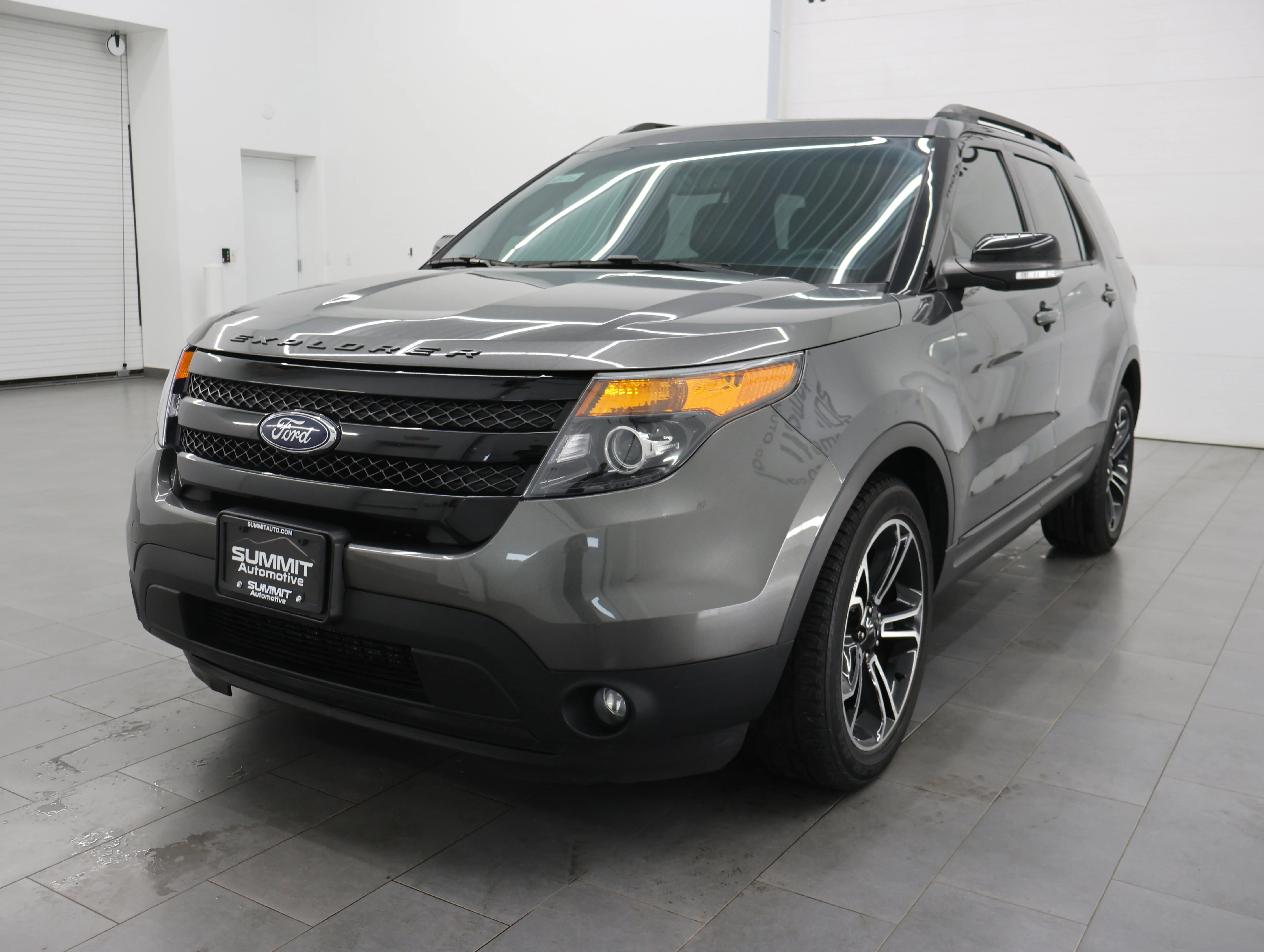 Used 2015 Magnetic Metallic Ford Sport image 6