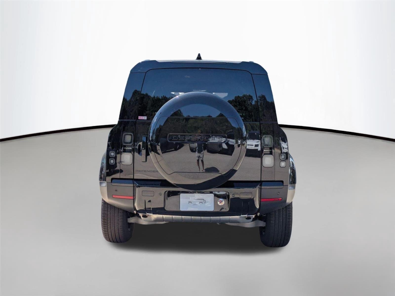 Used 2026 Santorini Black Metallic Land Rover S image 6