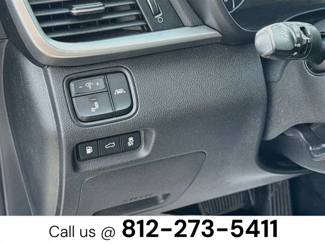 Used 2019 White Kia S image 10