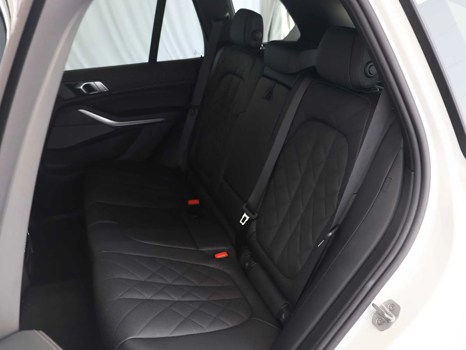 Certified Used 2026 Alpine White BMW xDrive40i image 24
