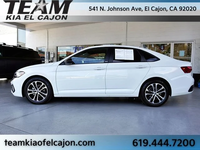 Used 2024 White Volkswagen 1.5T Sport image 6