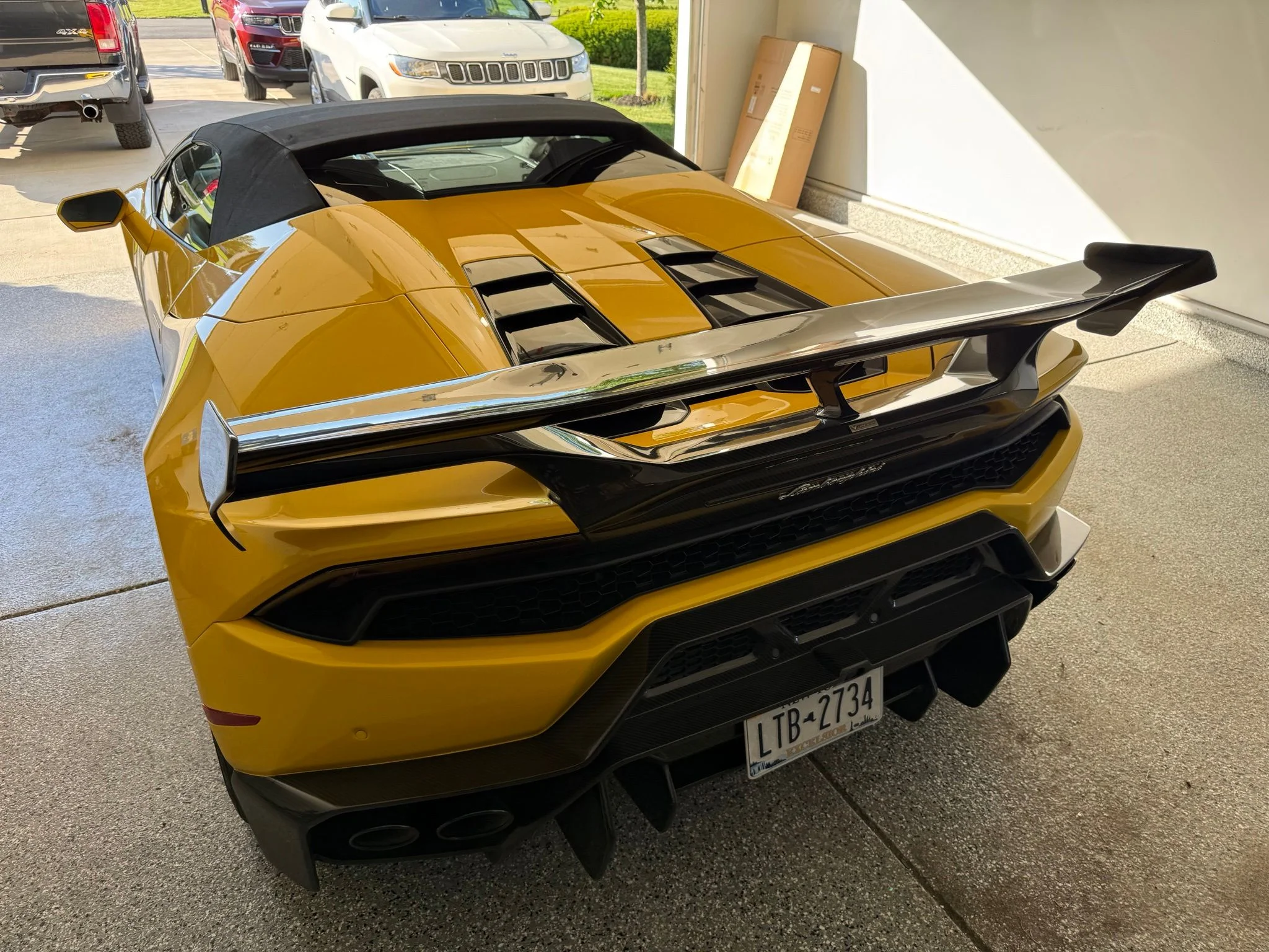 Used 2017 Yellow Lamborghini LP580-2S image 4