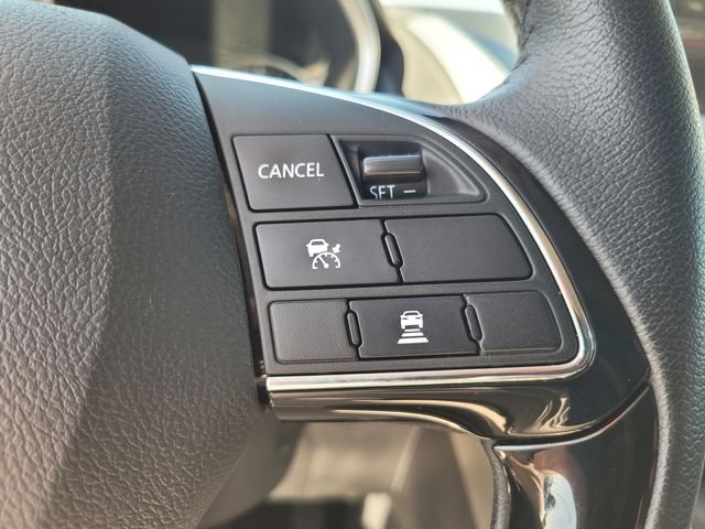Used 2025 White Mitsubishi SE image 27