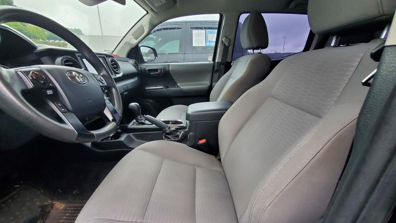 Used 2018 Midnight Black Metallic Toyota SR image 3