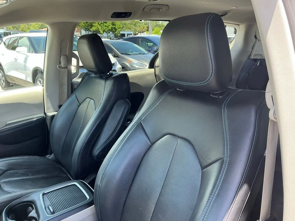Used 2021 White Chrysler Touring L image 20