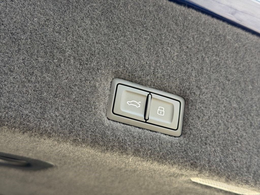 Used 2023 Blu Astraeus Metallic Lamborghini S image 44