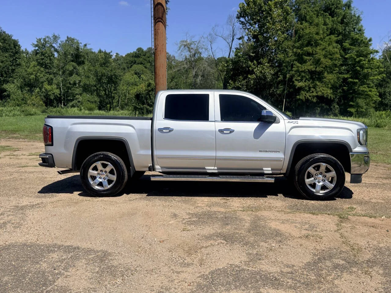 Used 2017 Silver GMC SLT 4x4 4dr Crew Cab 5.8 ft. SB image 6