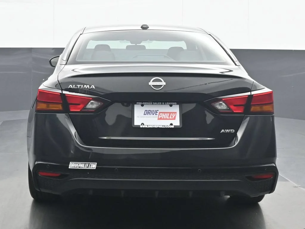 Used 2025 Black Nissan 2.5 SV image 5