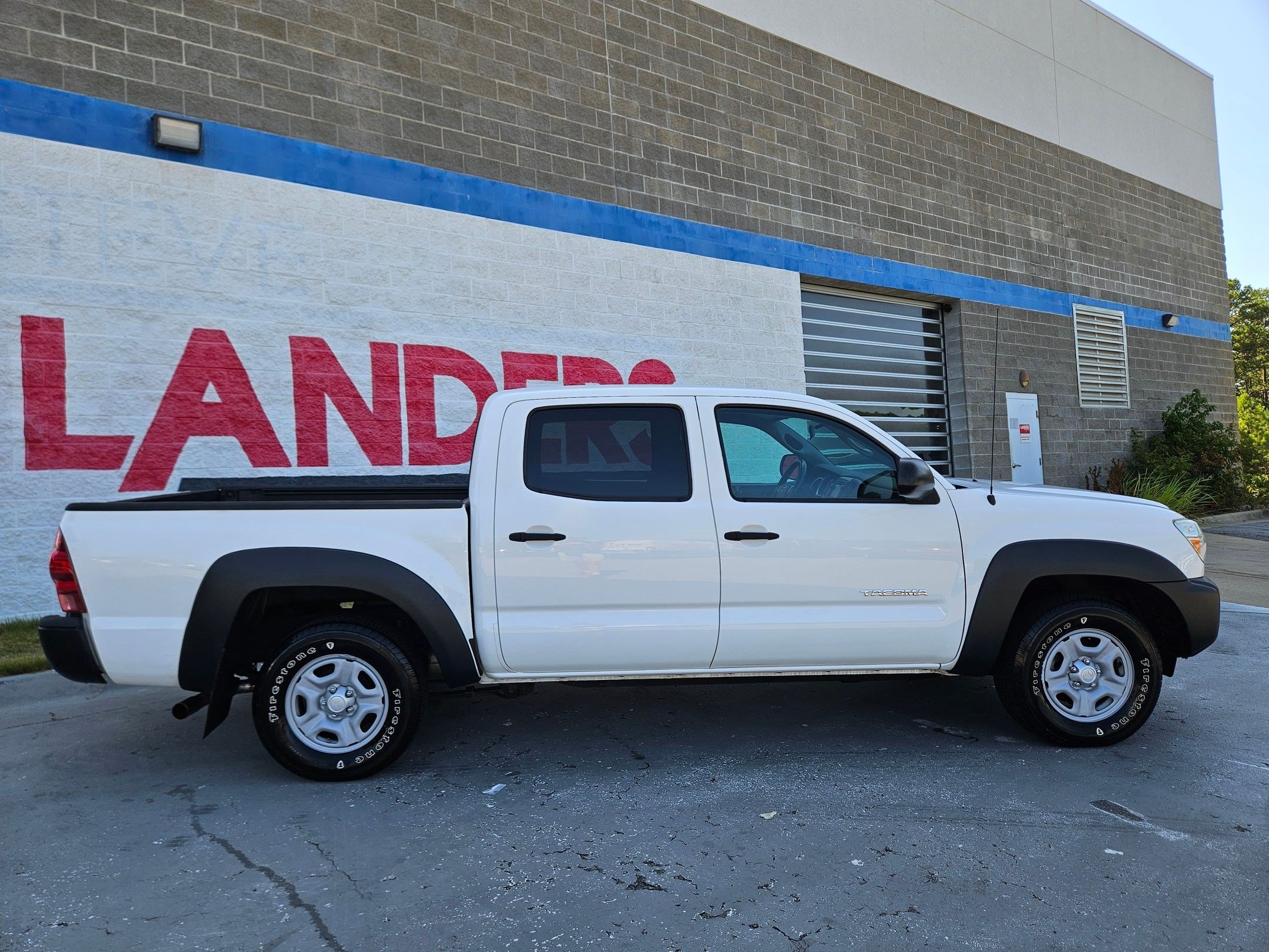 Used 2013 Super White Toyota  image 8