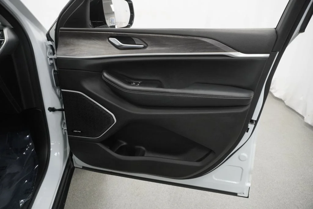 Used 2022 White Jeep 4xe image 50