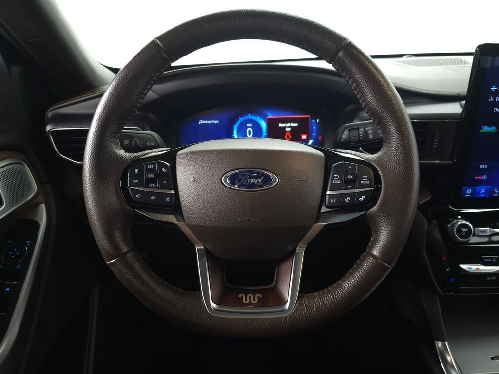 Used 2023 Gray Metallic Ford King Ranch image 22