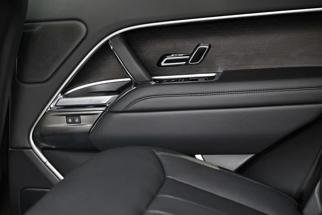 New 2026 Santorini Black Land Rover SE image 32
