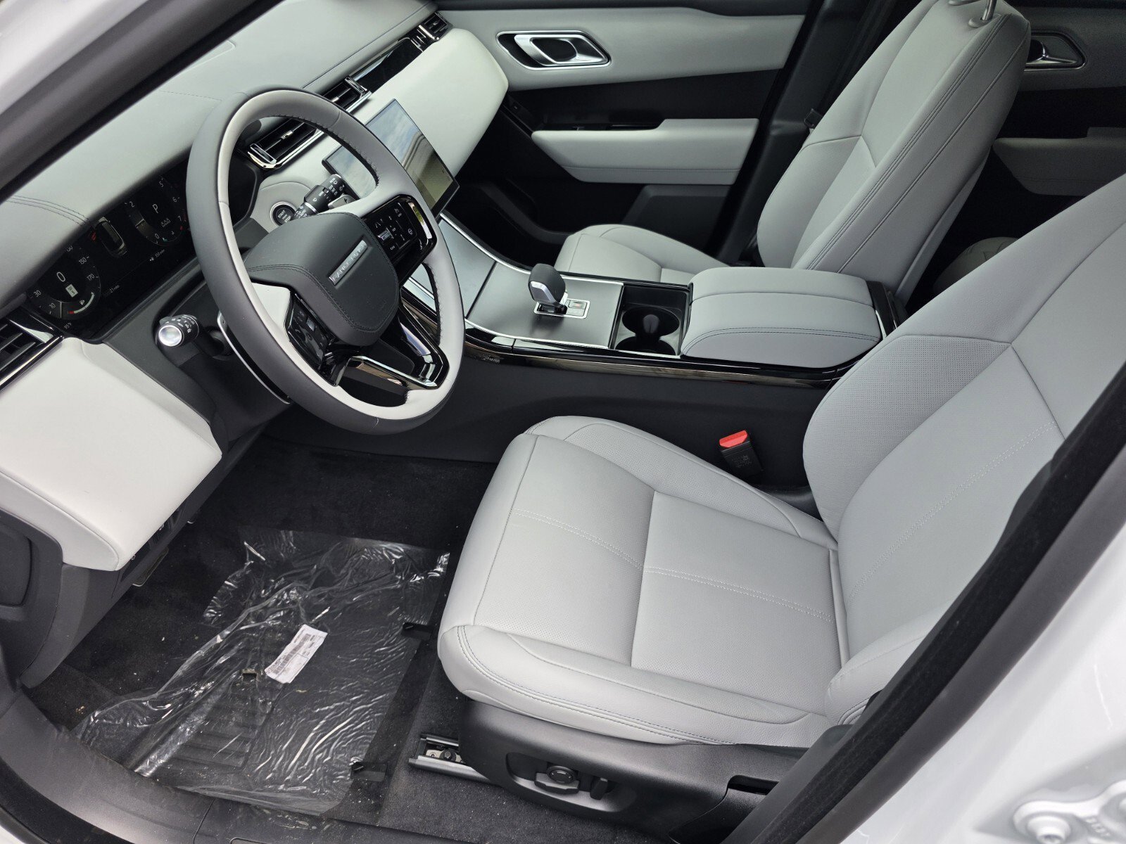 Used 2026 Fuji White Land Rover P250 Belgravia Edition image 10
