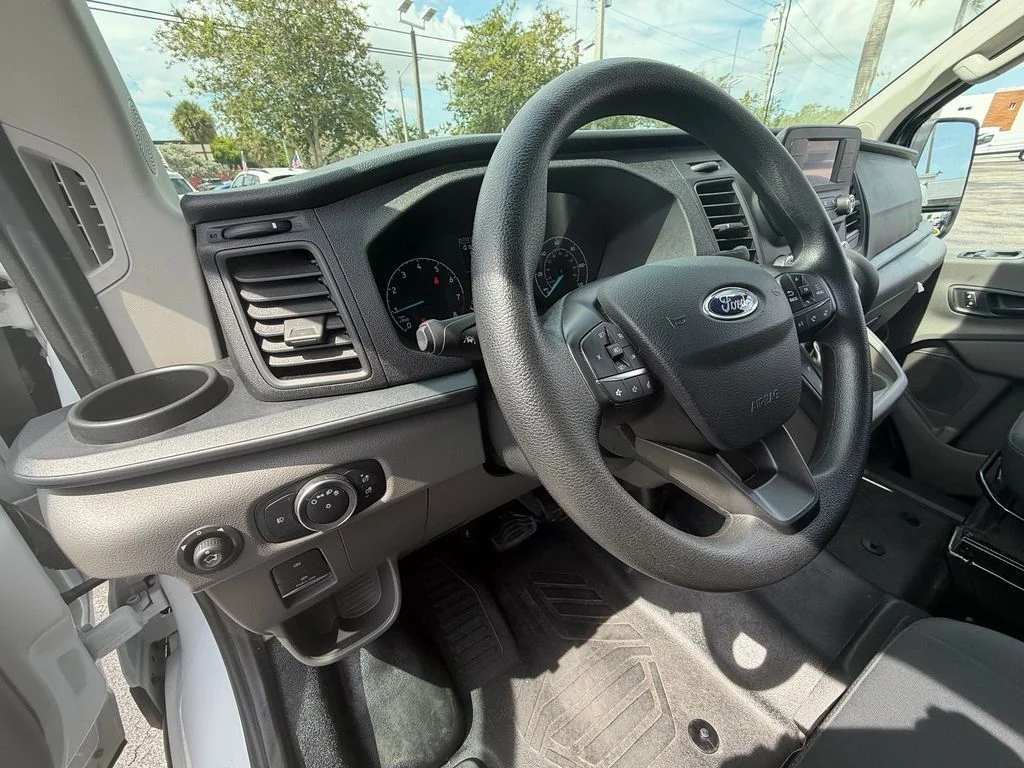 Used 2025 Oxford White Ford Base image 10