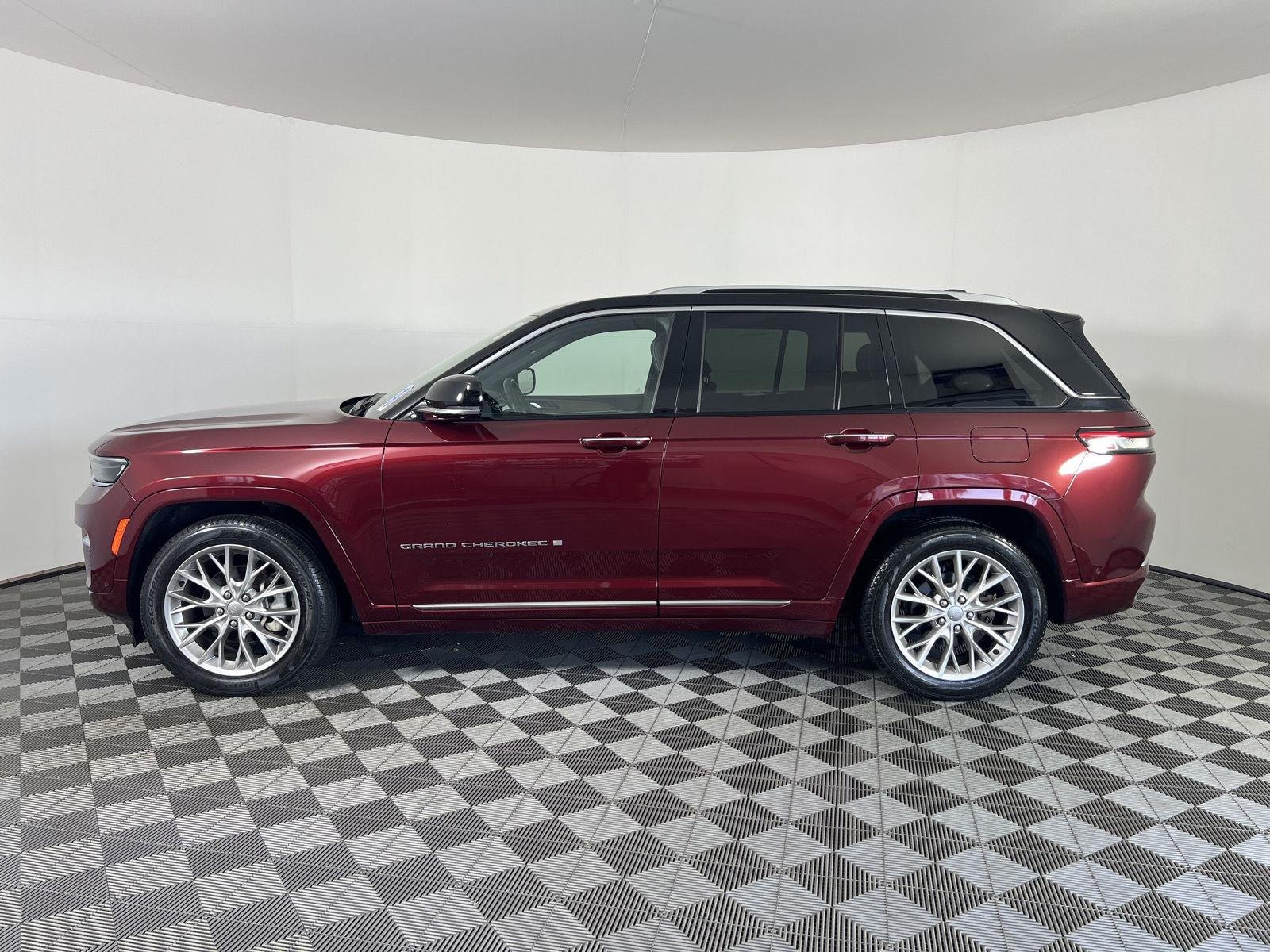 Used 2023 Velvet Red Pearlcoat Jeep Summit image 31