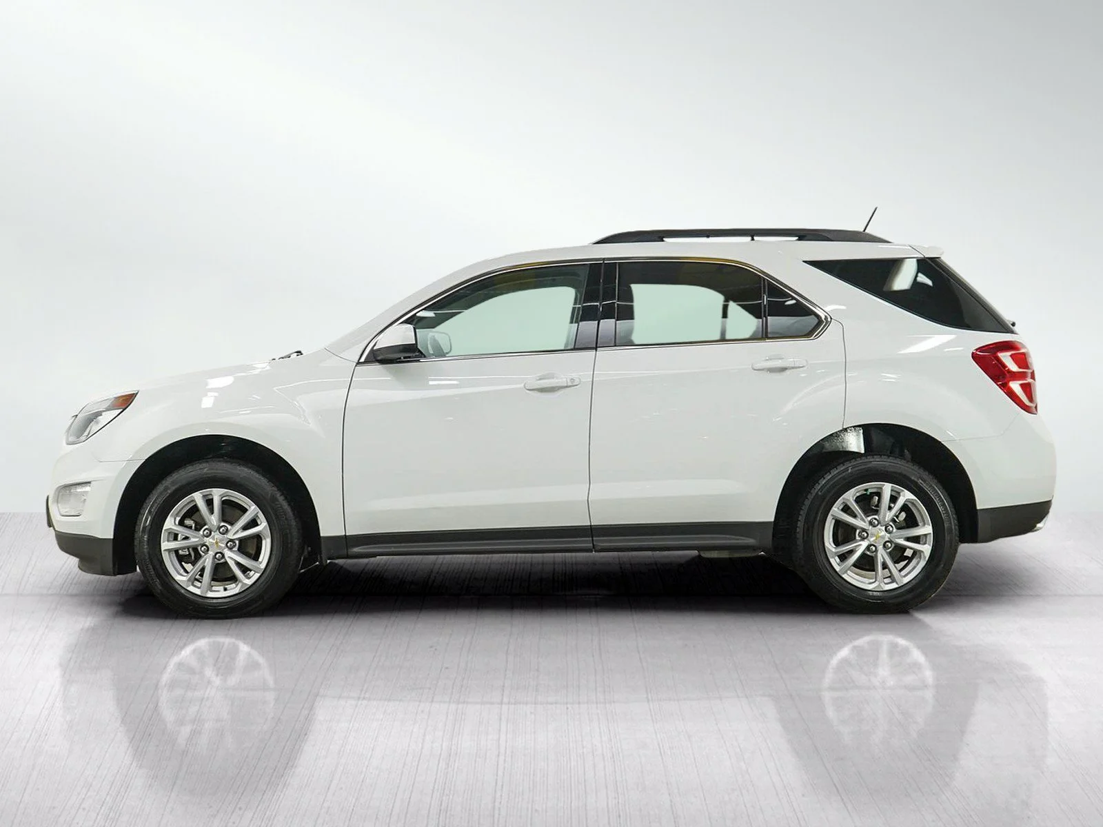 Used 2017 Chevrolet Equinox LT with VIN 2GNFLFE3XH6235281 for sale in Wayzata, Minnesota
