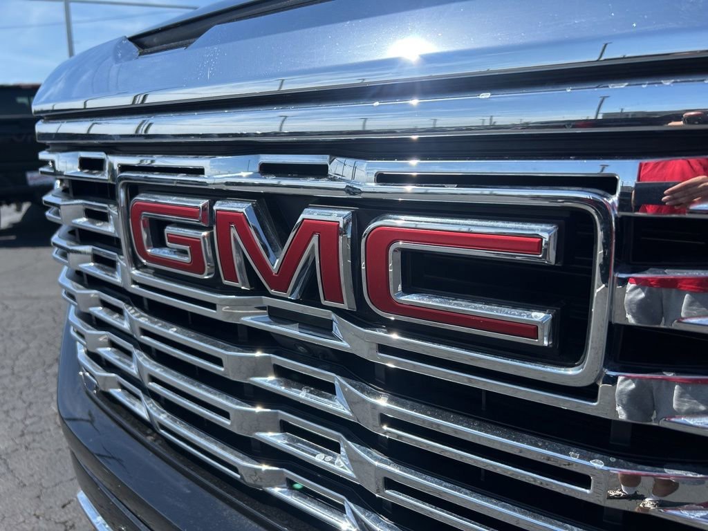 Used 2024 Onyx Black GMC Denali image 10