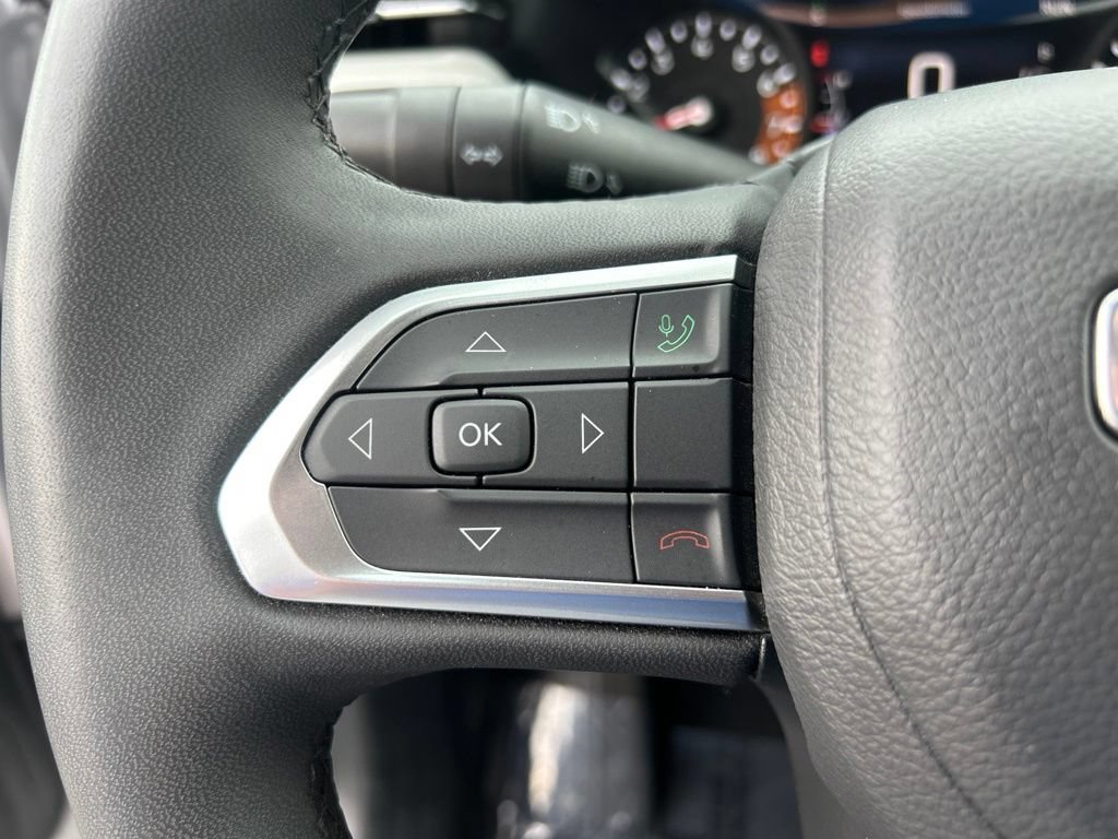 Used 2025 Silver Jeep Limited 4x4 image 23