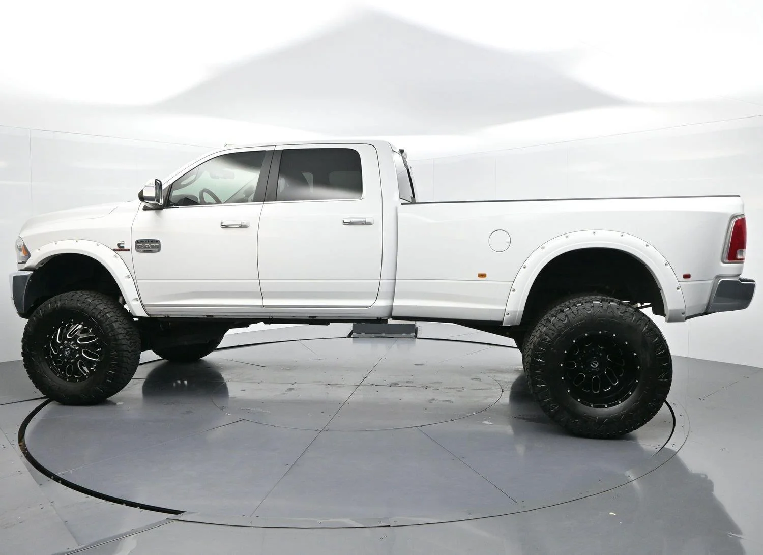 Used 2018 Bright White Clearcoat Ram Laramie Longhorn image 4