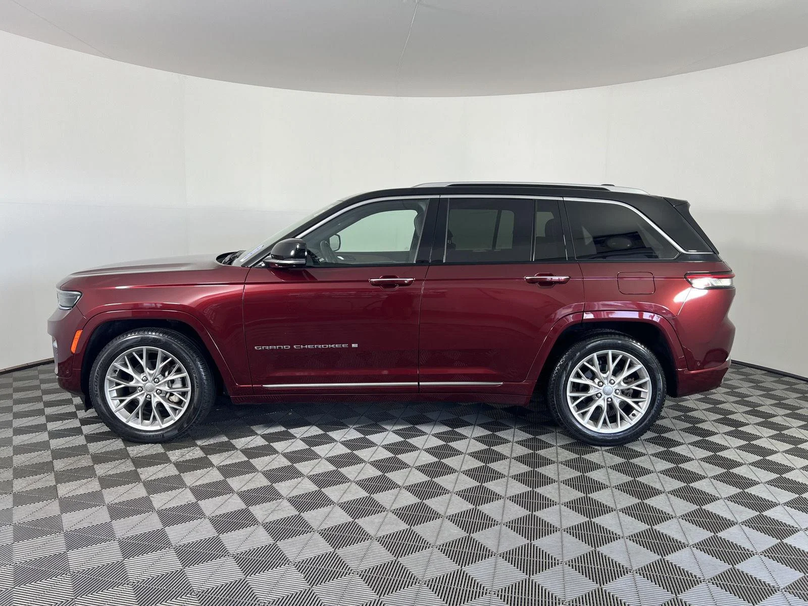 Used 2023 Rd Jeep Summit image 31