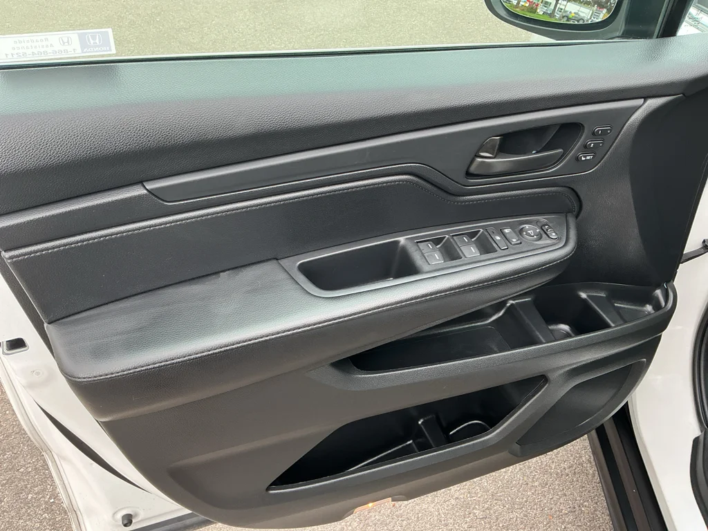 Used 2025 SOLAR SILVER METALLIC Honda EX-L image 8