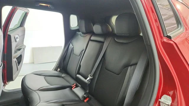 New 2026 Red Hot Pearlcoat Jeep Latitude image 18