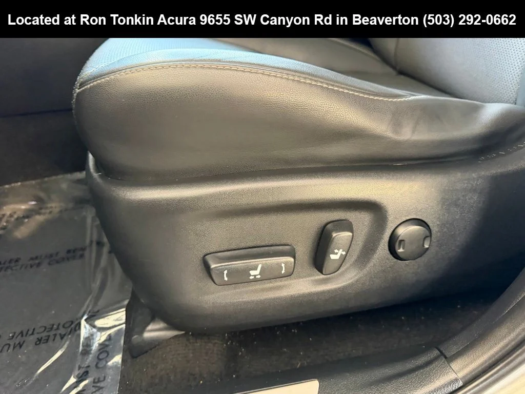 Used 2016 Silver Lining Metallic Lexus 200t image 14