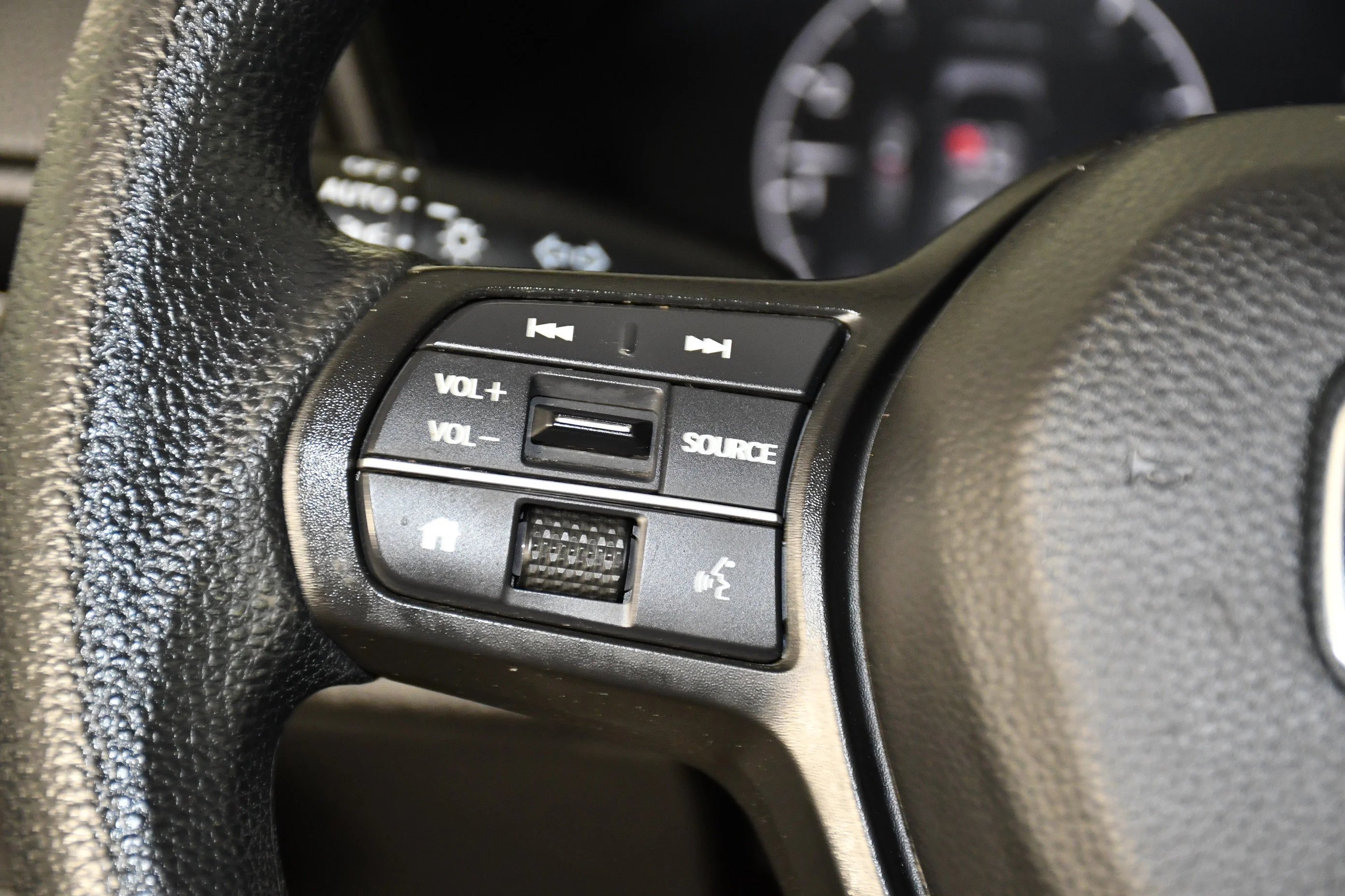 Used 2025 Solar Silver Metallic Honda LX image 20