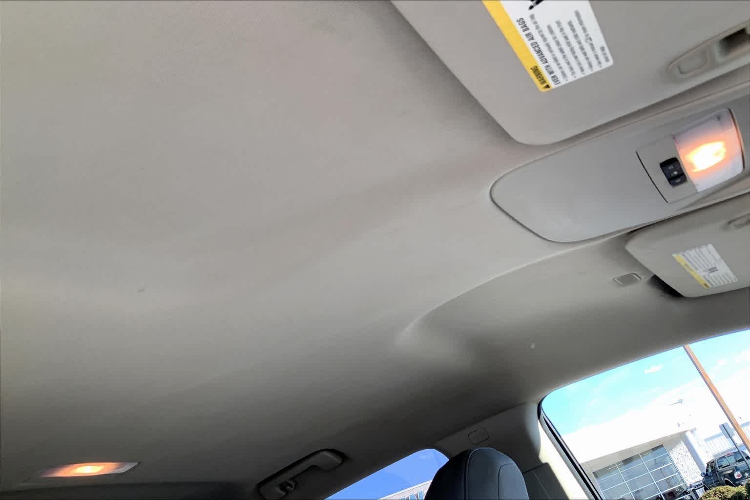 Used 2018 Summit White GMC 2WD image 13