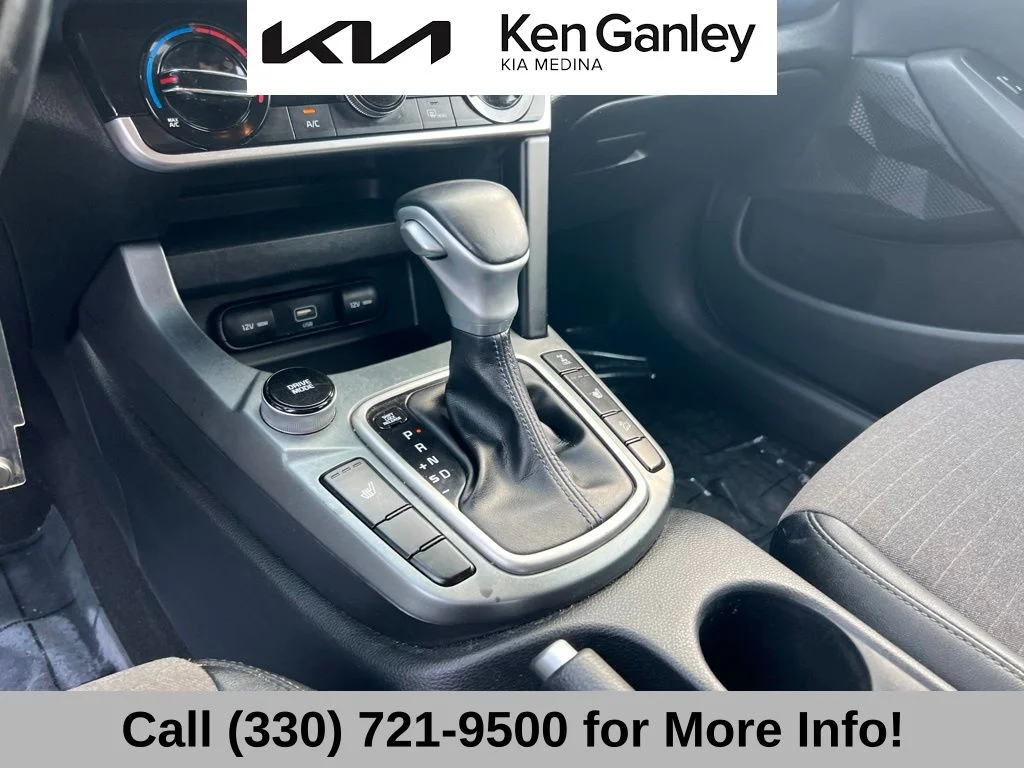 Used 2021 White Kia S image 34