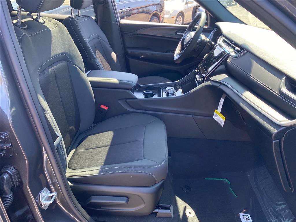 New 2026 Baltic Gray Metallic Clear-Coat Exterior Paint Jeep Laredo X image 18