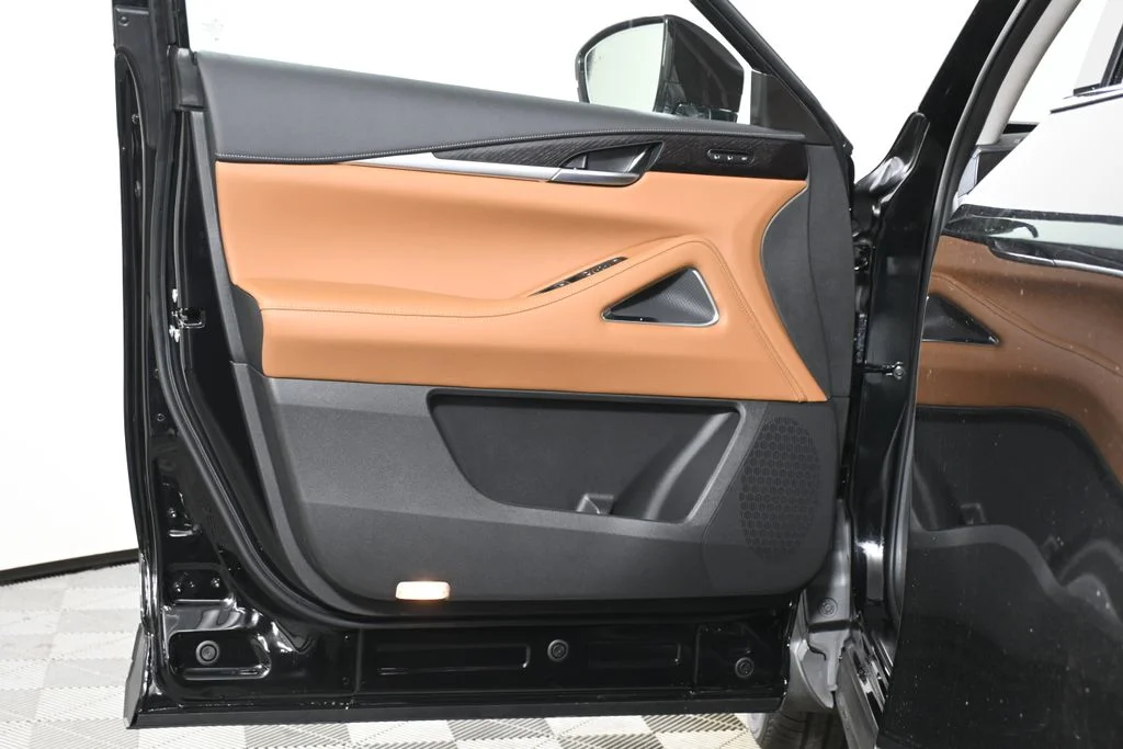 Used 2025 Black INFINITI Sensory image 23