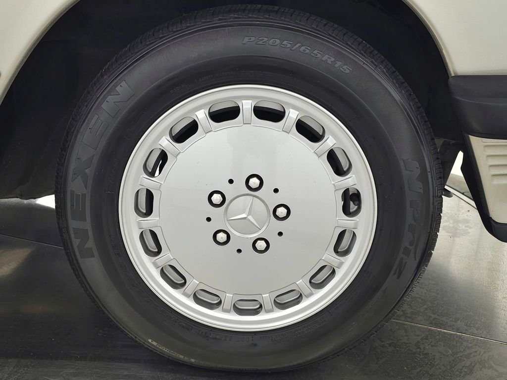 Used 1987 Gold Mercedes-Benz 560 SL image 24