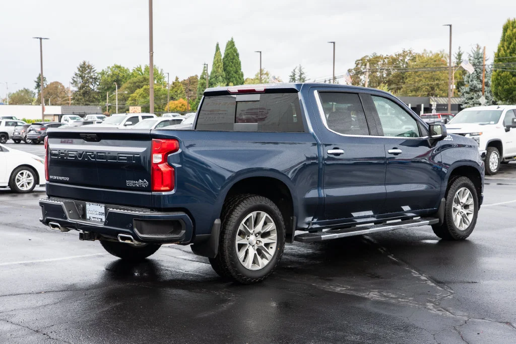 Used 2022 Northsky Blue Metallic Chevrolet High Country image 6