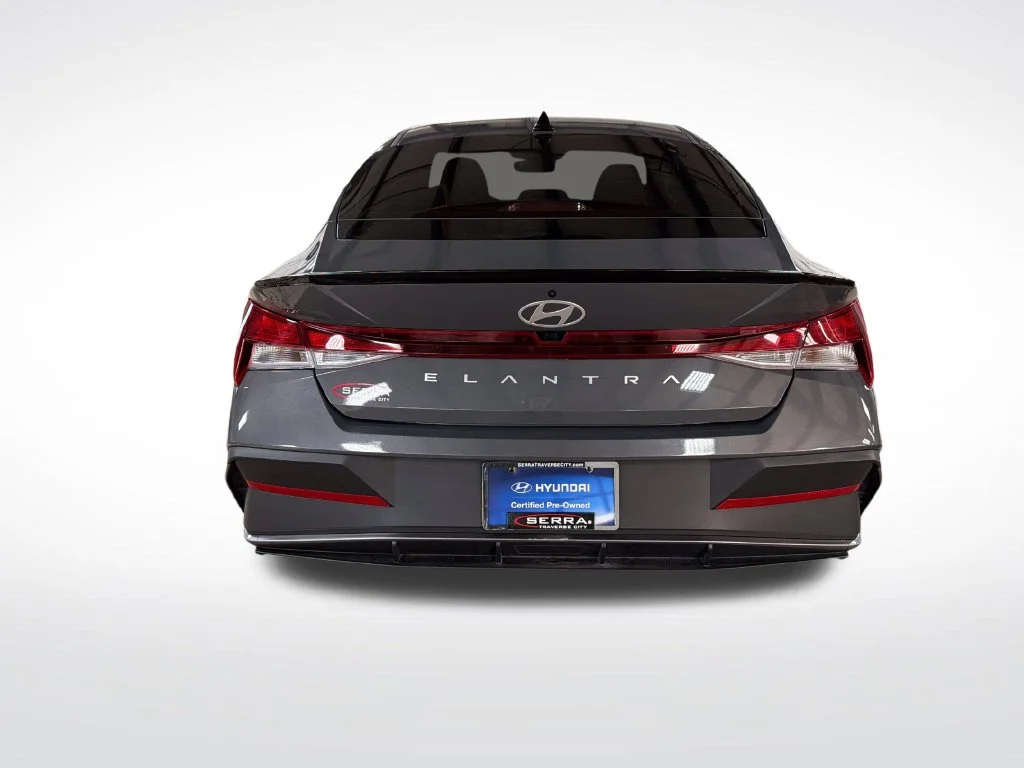 Used 2025 Gray Hyundai SEL Sport image 4