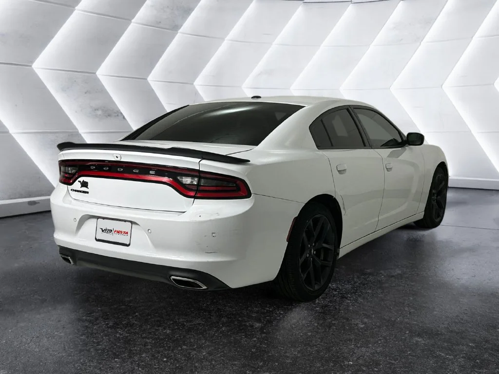 Used 2019 White Dodge SXT image 4